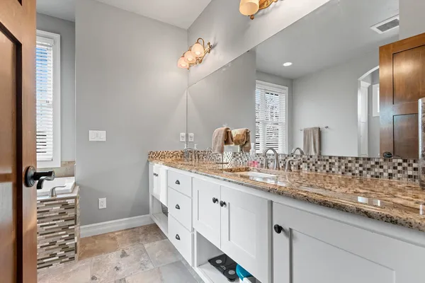 $860,000 | 1336 South Sedona Circle, Oneida, WI 54155