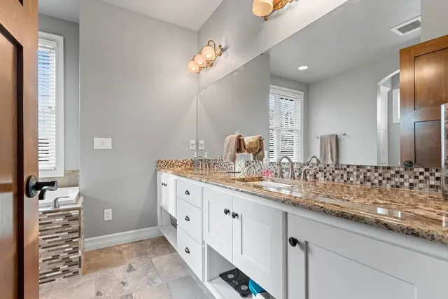 $860,000 | 1336 South Sedona Circle, Oneida, WI 54155