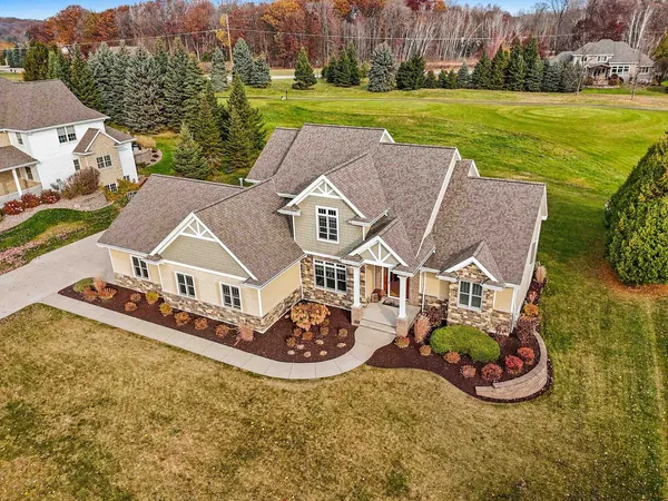 $860,000 | 1336 South Sedona Circle, Oneida, WI 54155