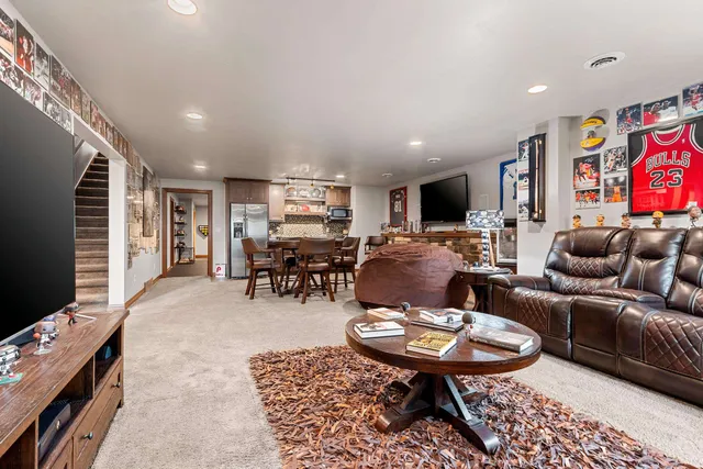 $860,000 | 1336 South Sedona Circle, Oneida, WI 54155