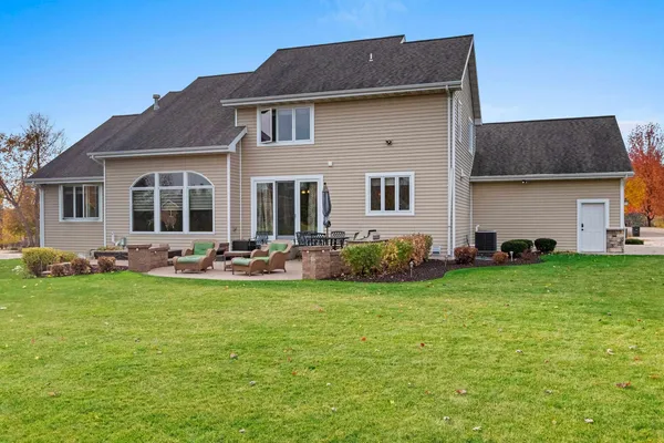 $860,000 | 1336 South Sedona Circle, Oneida, WI 54155