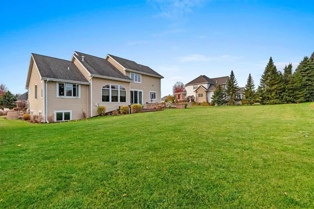 $860,000 | 1336 South Sedona Circle, Oneida, WI 54155