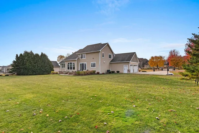 $860,000 | 1336 South Sedona Circle, Oneida, WI 54155