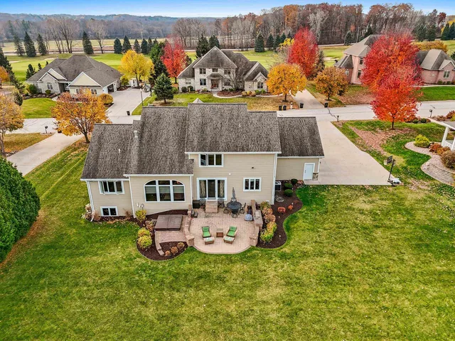 $860,000 | 1336 South Sedona Circle, Oneida, WI 54155