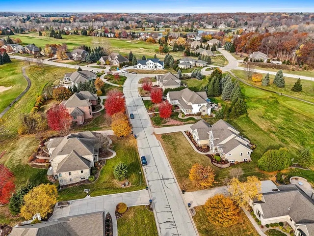 $860,000 | 1336 South Sedona Circle, Oneida, WI 54155