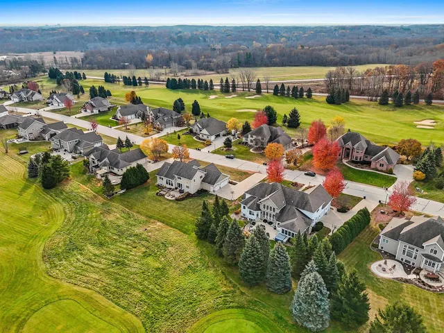 $860,000 | 1336 South Sedona Circle, Oneida, WI 54155