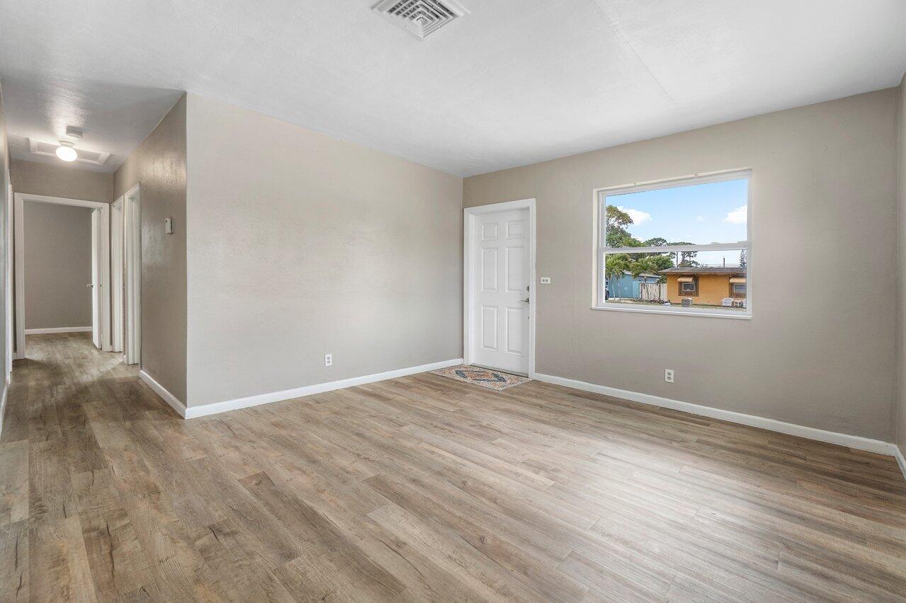 58 Tortuga Road Palm Springs, FL 33461 - Photo 4 of 38 004-58TortugaRoad-PalmSprings-FL-33461-S