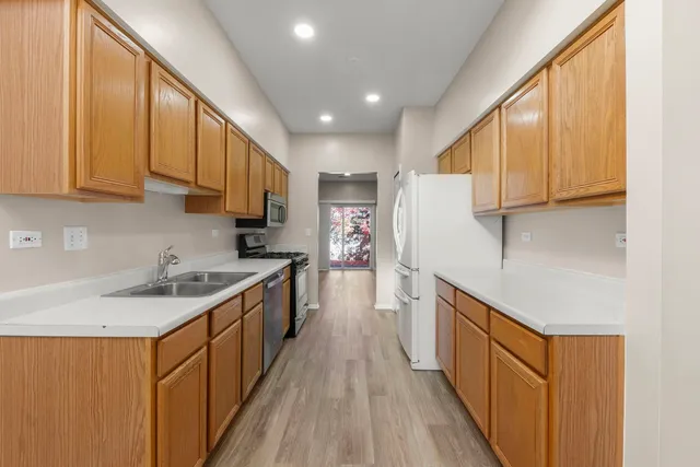 $319,000 | 2911 Dearborn Court, Naperville, IL 60563