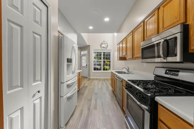 $319,000 | 2911 Dearborn Court, Naperville, IL 60563