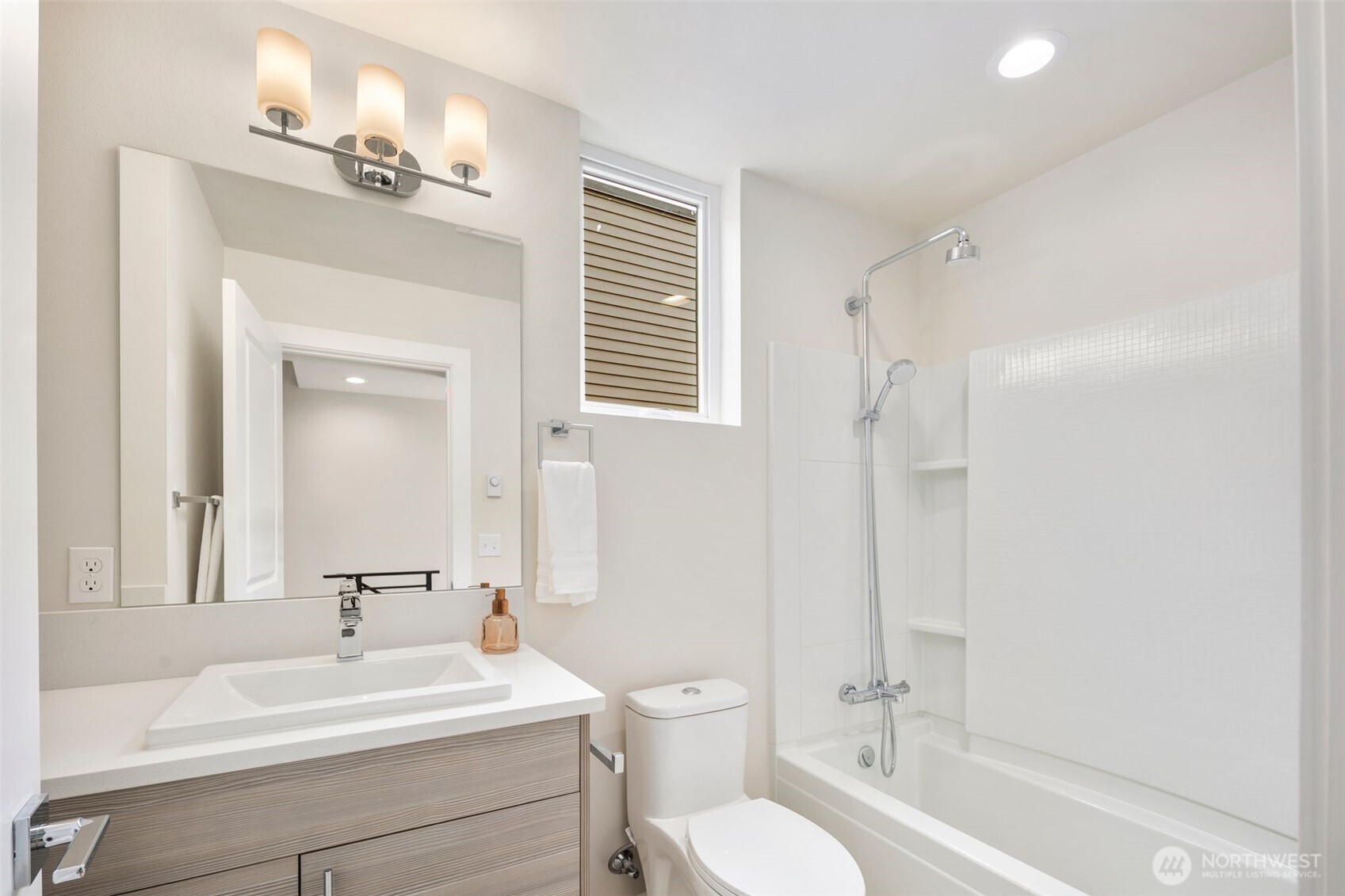 9241 B 16th Avenue Southwest Seattle, WA 98106 - Photo 21 of 24