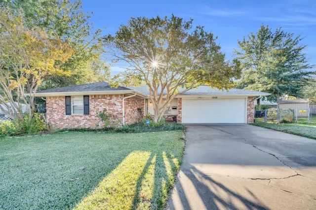$332,000 | 1008 Louise Street, Irving, TX 75060