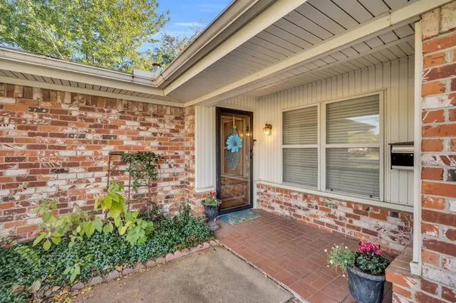 $332,000 | 1008 Louise Street, Irving, TX 75060