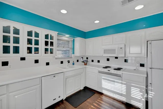 $332,000 | 1008 Louise Street, Irving, TX 75060