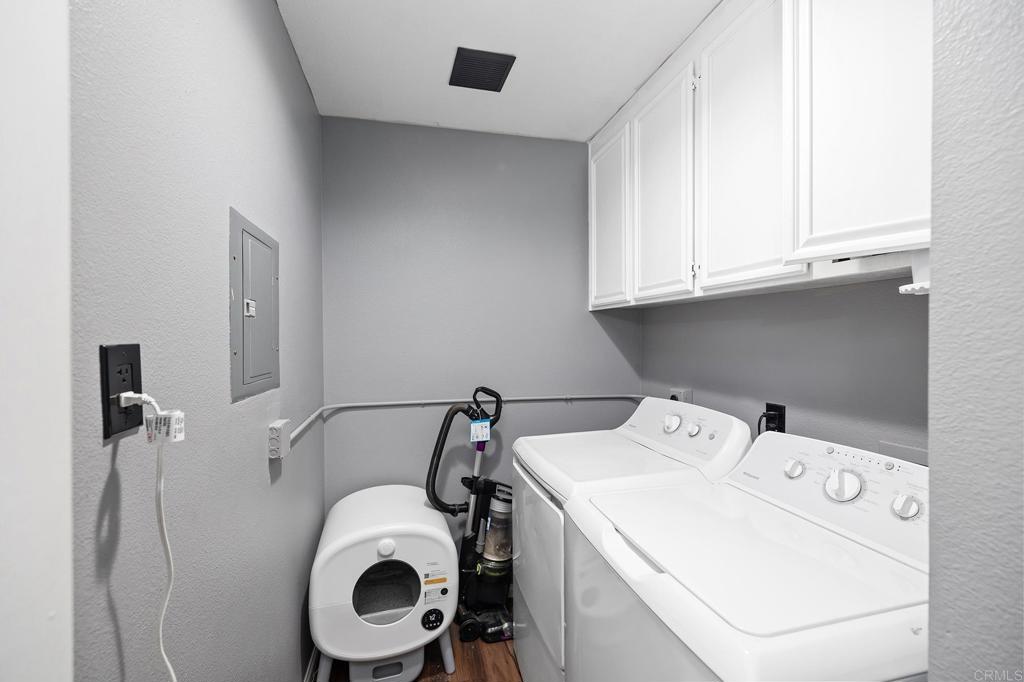 29495 Cara Way Temecula, CA 92591 - Photo 26 of 40 a utility room with dryer and washer