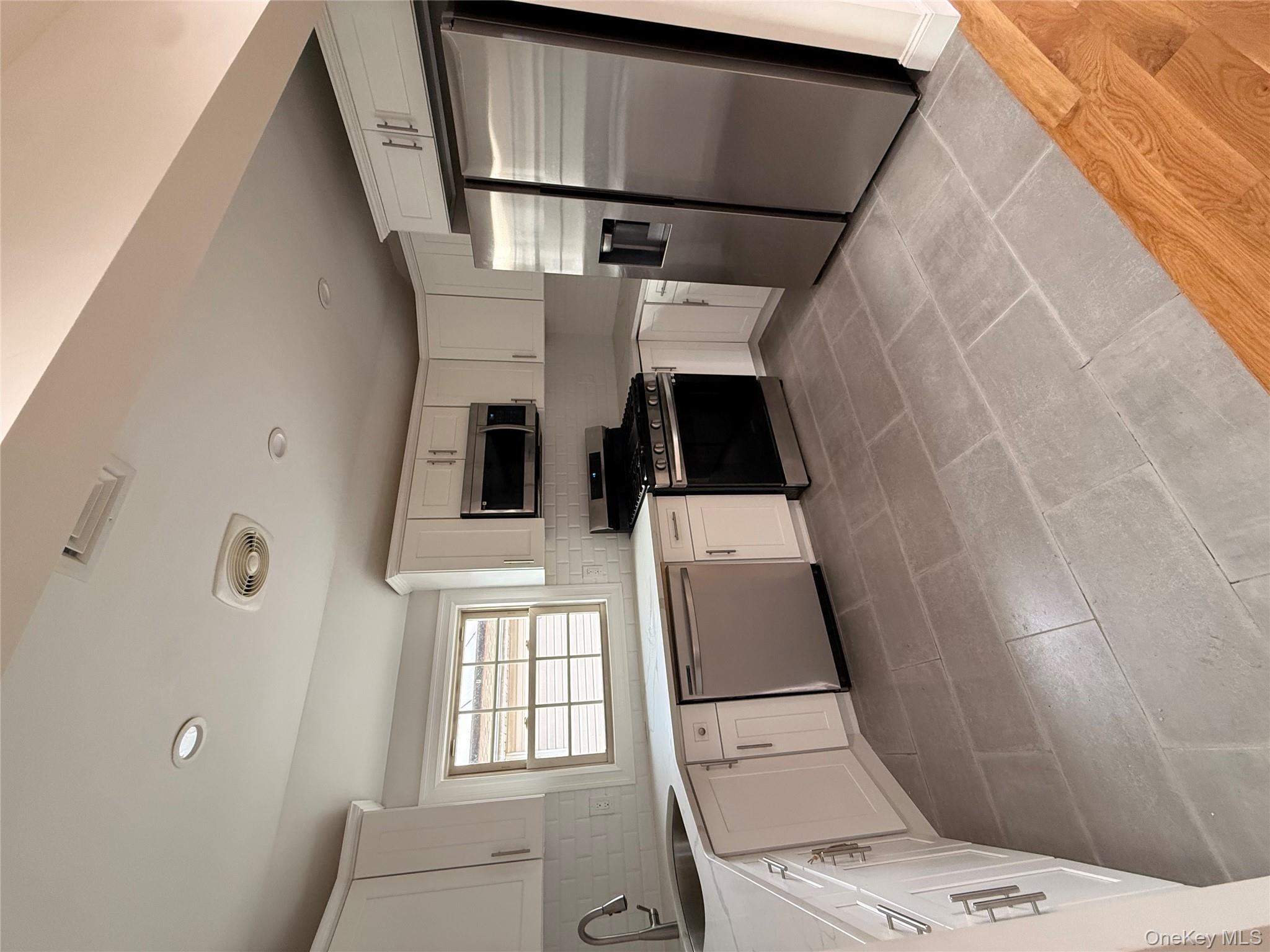 239-38 148th Road Queens, NY 11422 - Photo 5 of 11