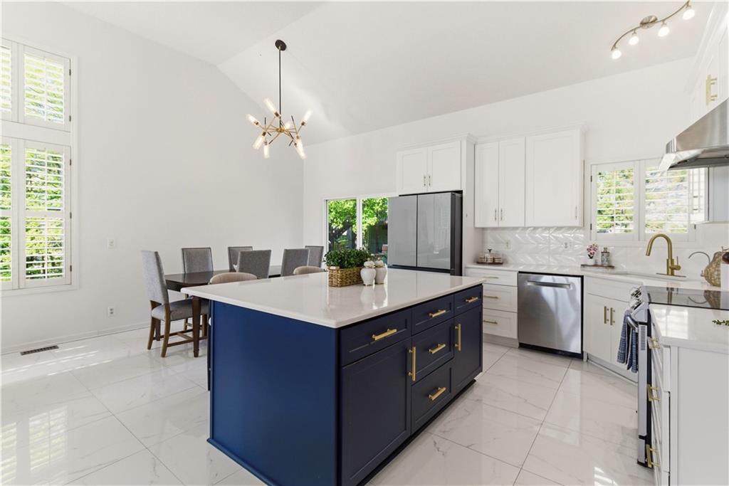 14322 Reeder Street Overland Park, KS 66221 - Photo 16 of 47