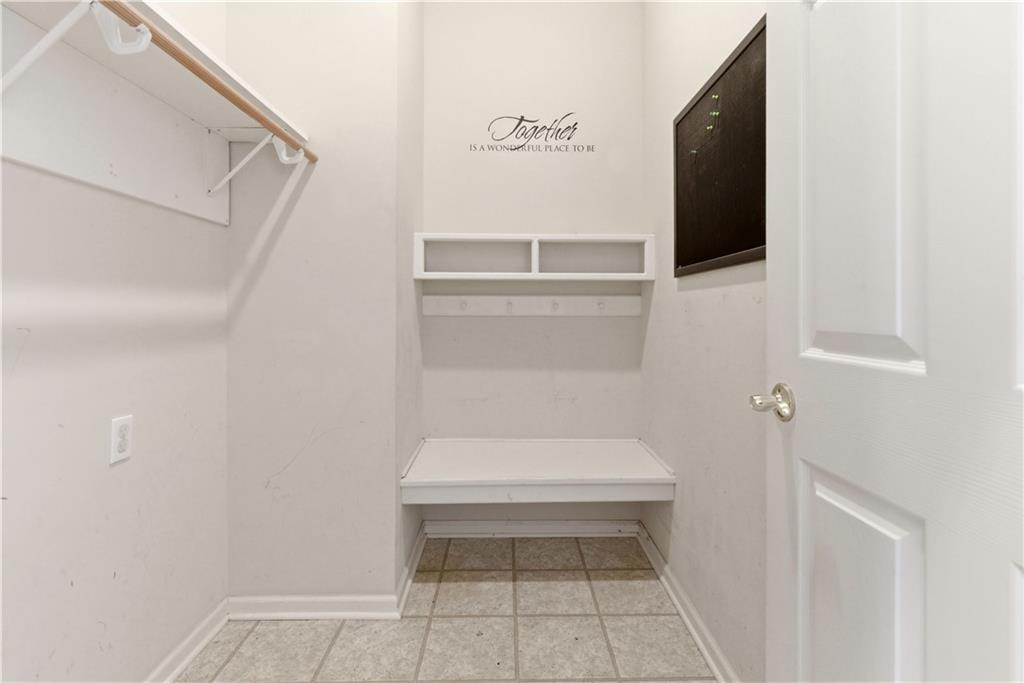 14322 Reeder Street Overland Park, KS 66221 - Photo 19 of 47