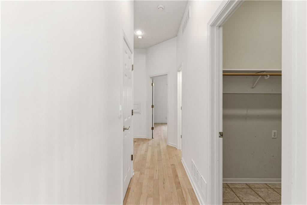 14322 Reeder Street Overland Park, KS 66221 - Photo 20 of 47