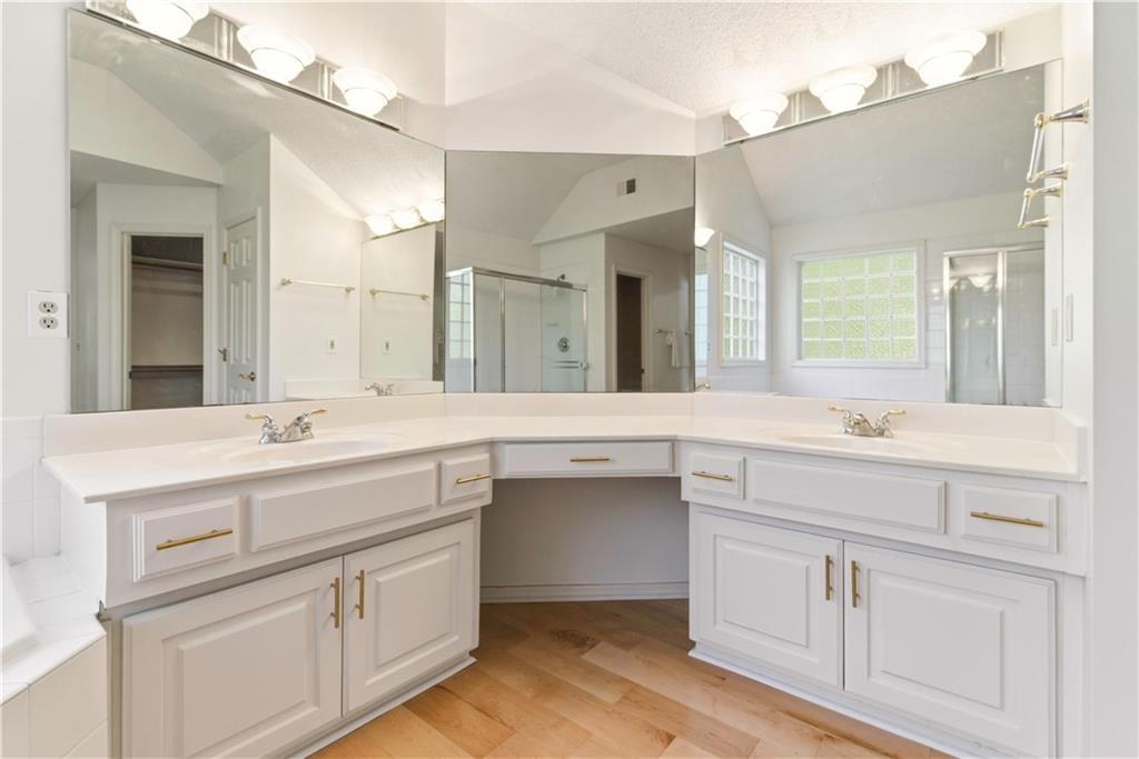 14322 Reeder Street Overland Park, KS 66221 - Photo 24 of 47