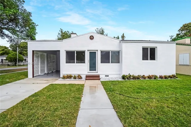 a view of a front of house with a yard