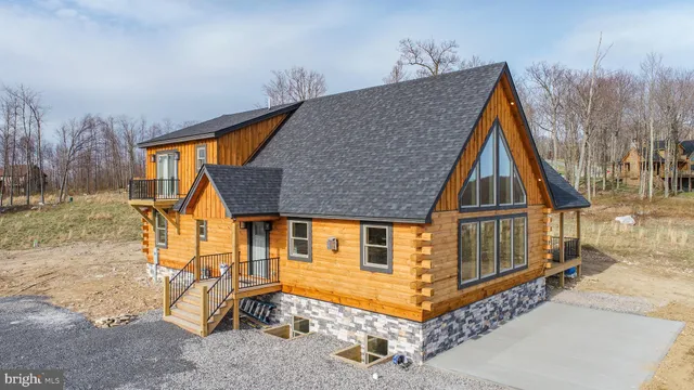 a view of house with a yard