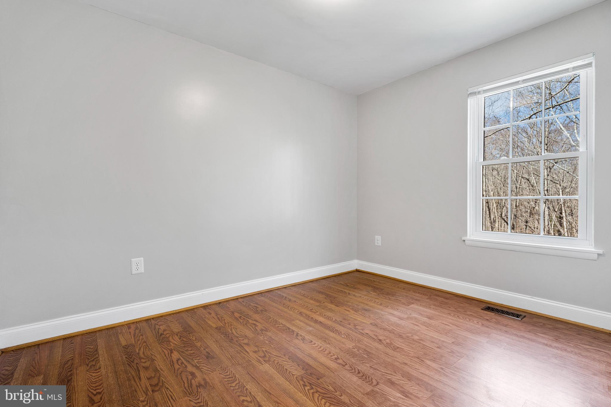 5486 Rector Drive Woodbridge, VA 22193 - Photo 16 of 37 Main Level Bedroom