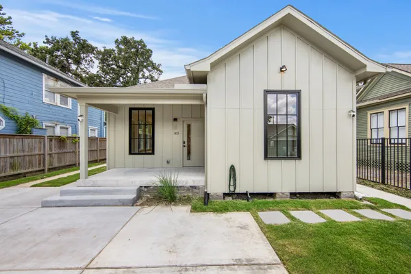 $2,700 | 305 Archer Street, Unit 305, Houston, TX 77009