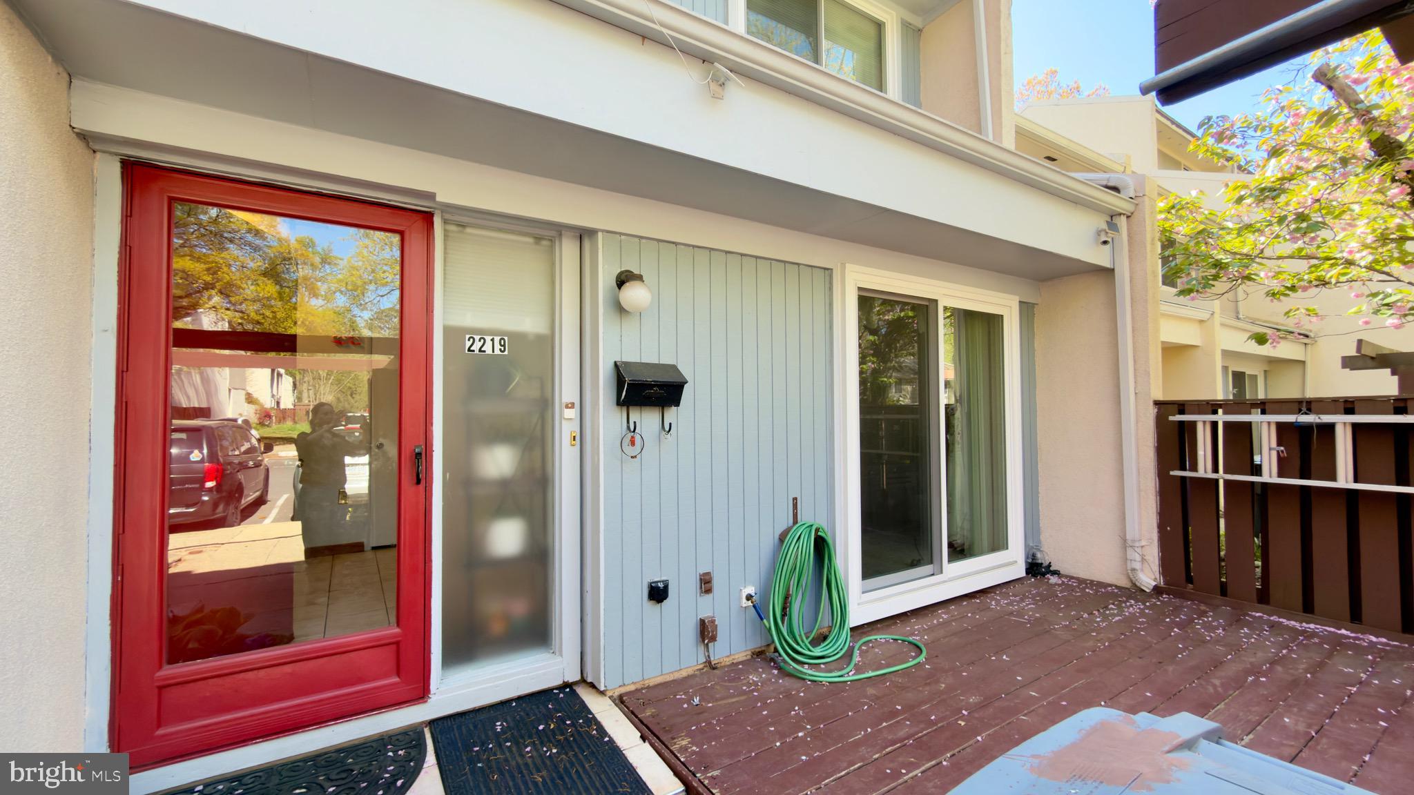 2219 Southgate Square Reston, VA 20191 - Photo 3 of 13 front