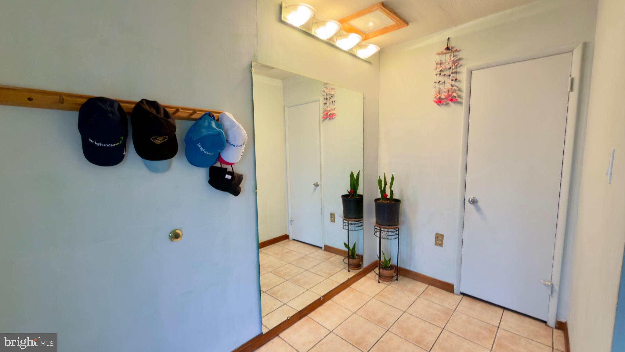 2219 Southgate Square Reston, VA 20191 - Photo 4 of 13 foyer