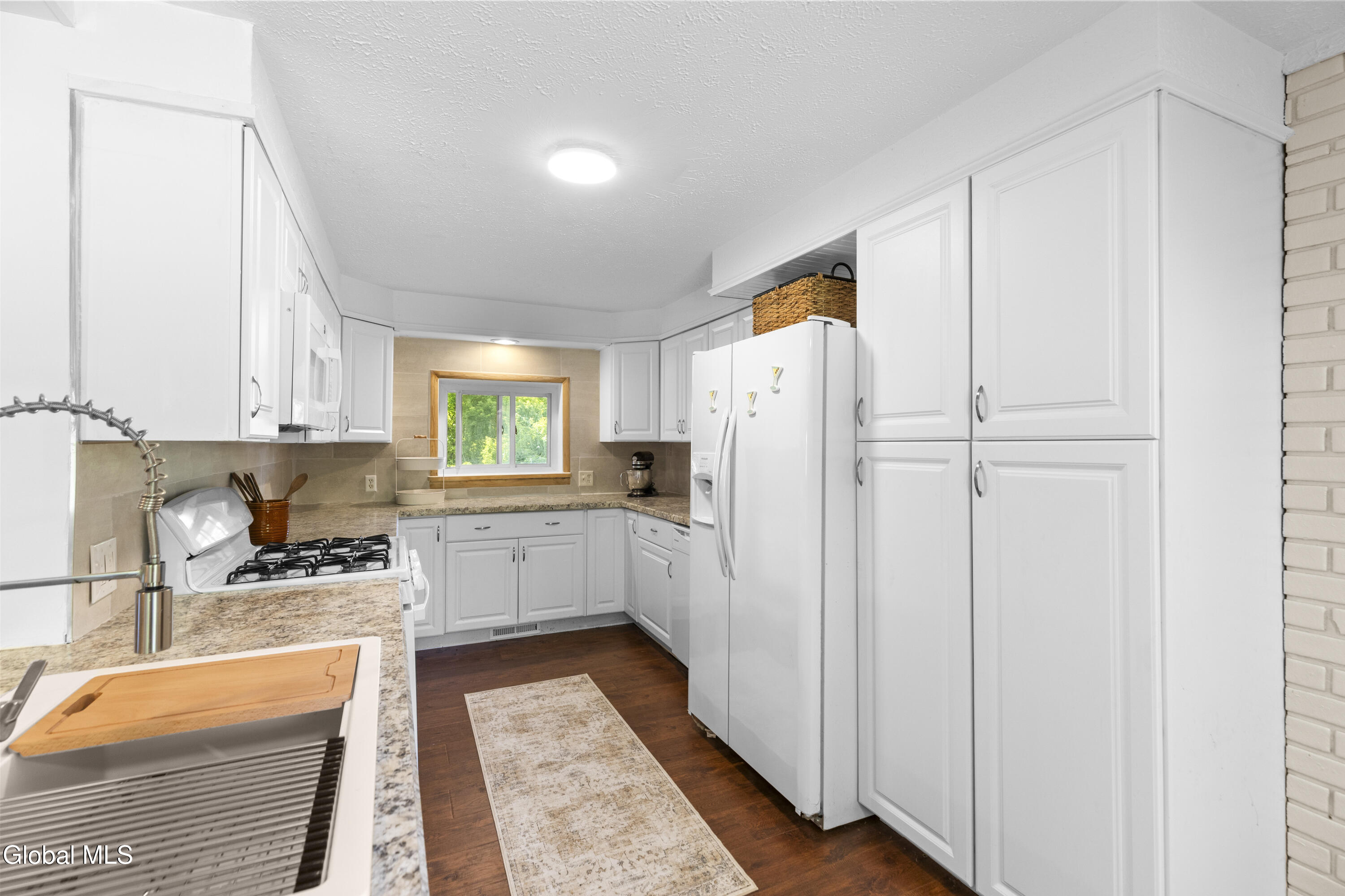 3292 Simmons Road Vernon, NY 13477 - Photo 12 of 45 3Z0A4883