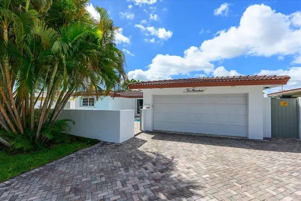 $980,500 | 200 Southeast 11th Street, Pompano Beach, FL 33060