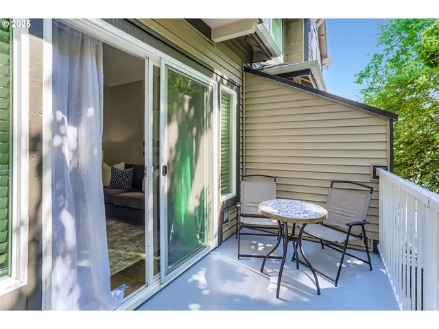 $300,000 | 13850 Southwest Scholls Ferry Road, Unit 102, Beaverton, OR 97007