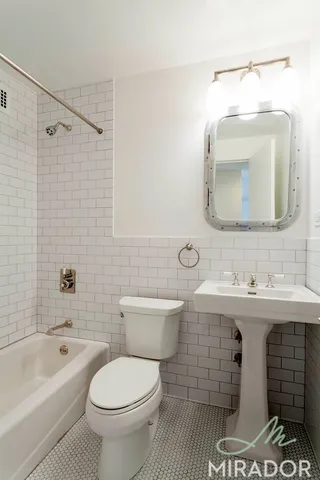$5,300 | 330 East 39th Street, Unit 10D | Murray Hill