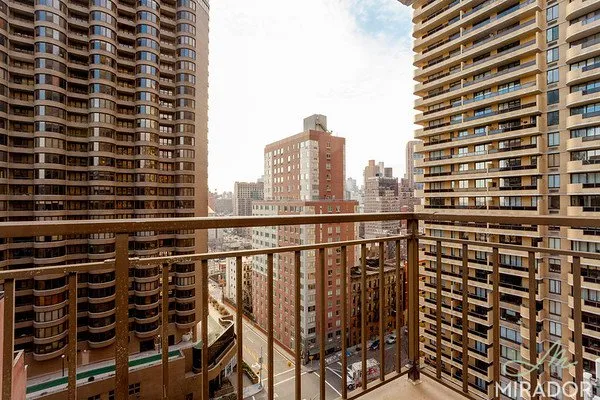 $5,300 | 330 East 39th Street, Unit 10D | Murray Hill