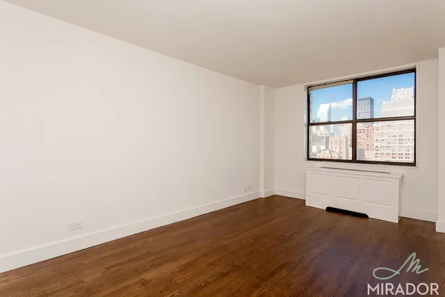 $5,300 | 330 East 39th Street, Unit 10D | Murray Hill