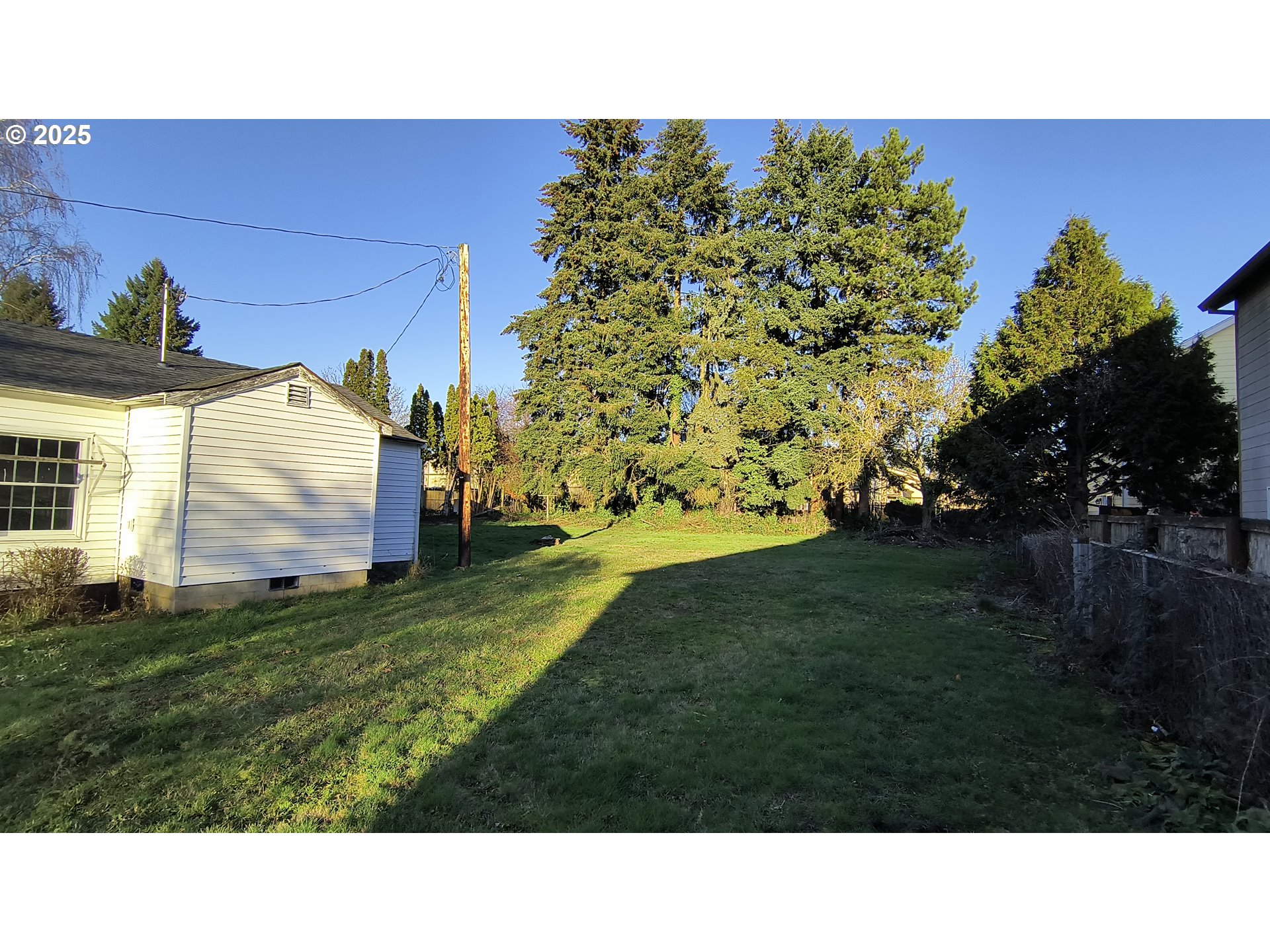 2915 Northeast Stapleton Road Vancouver, WA 98661 - Photo 3 of 17 a back yard with a garden
