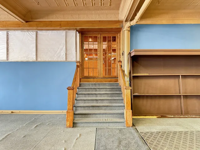 a view of entryway with a door