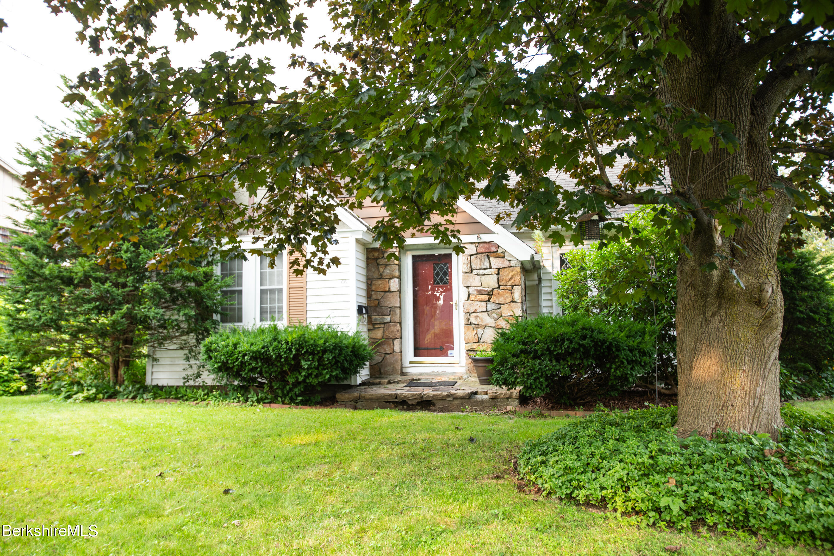 66 Ridgeway Avenue Pittsfield, MA 01201 - Photo 1 of 40 image-32 (5)