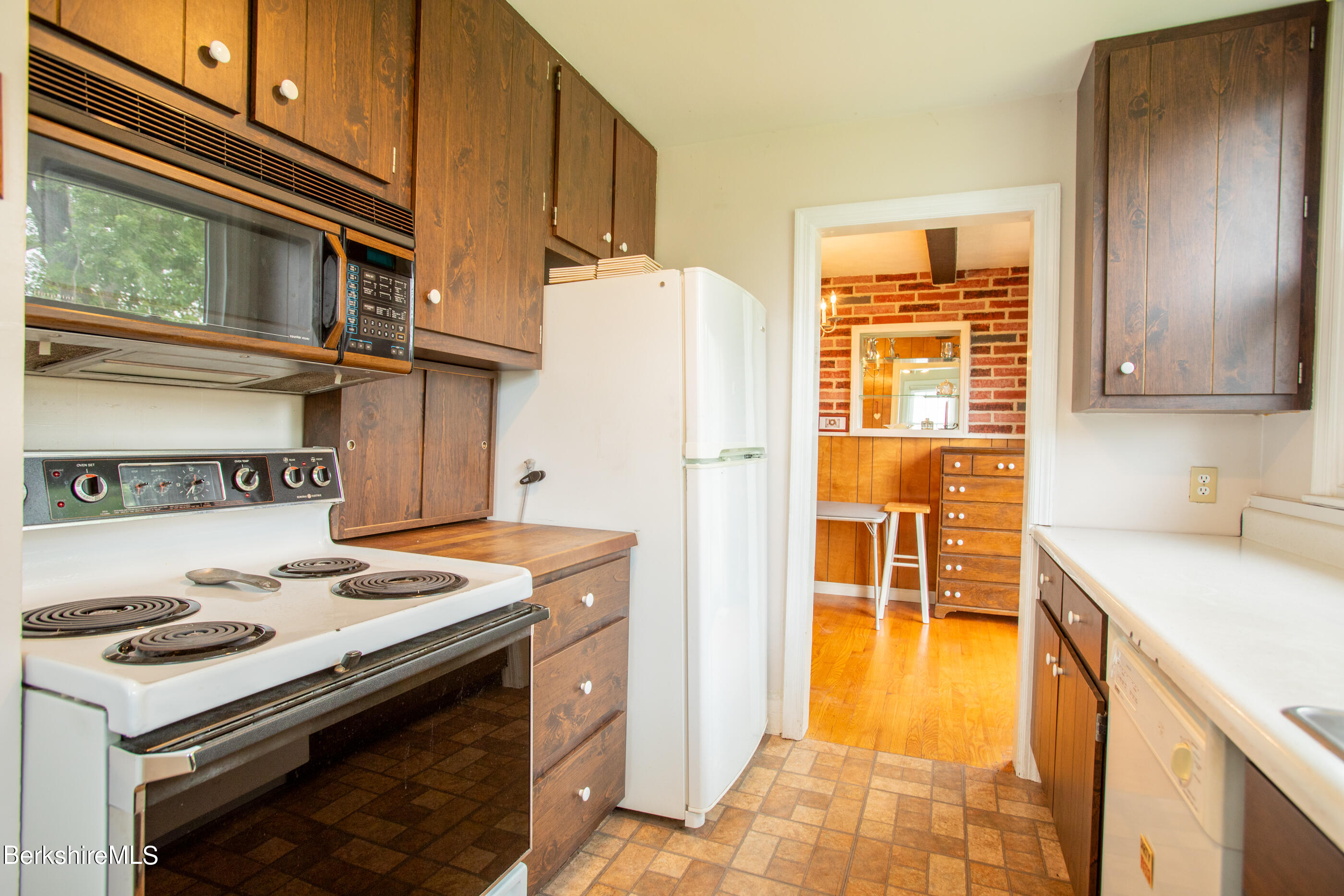 66 Ridgeway Avenue Pittsfield, MA 01201 - Photo 12 of 40 Kitchen