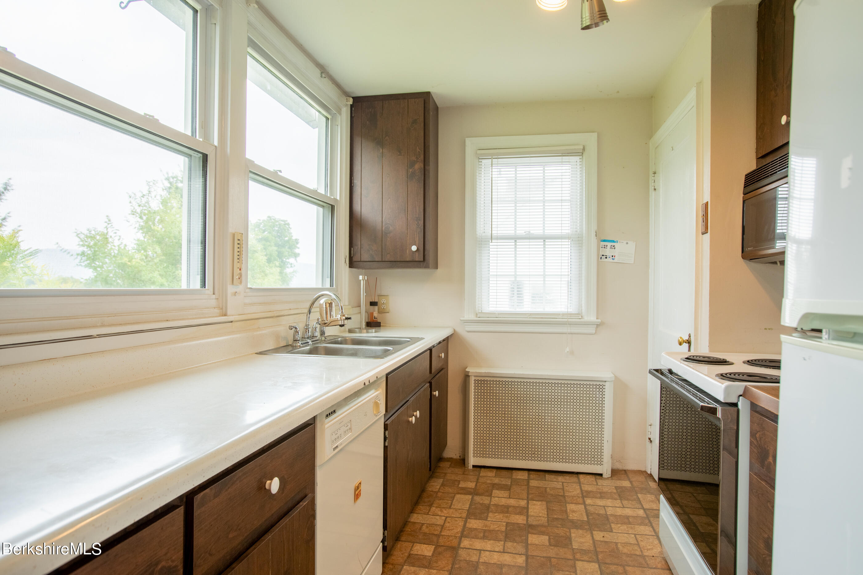 66 Ridgeway Avenue Pittsfield, MA 01201 - Photo 13 of 40 Kitchen
