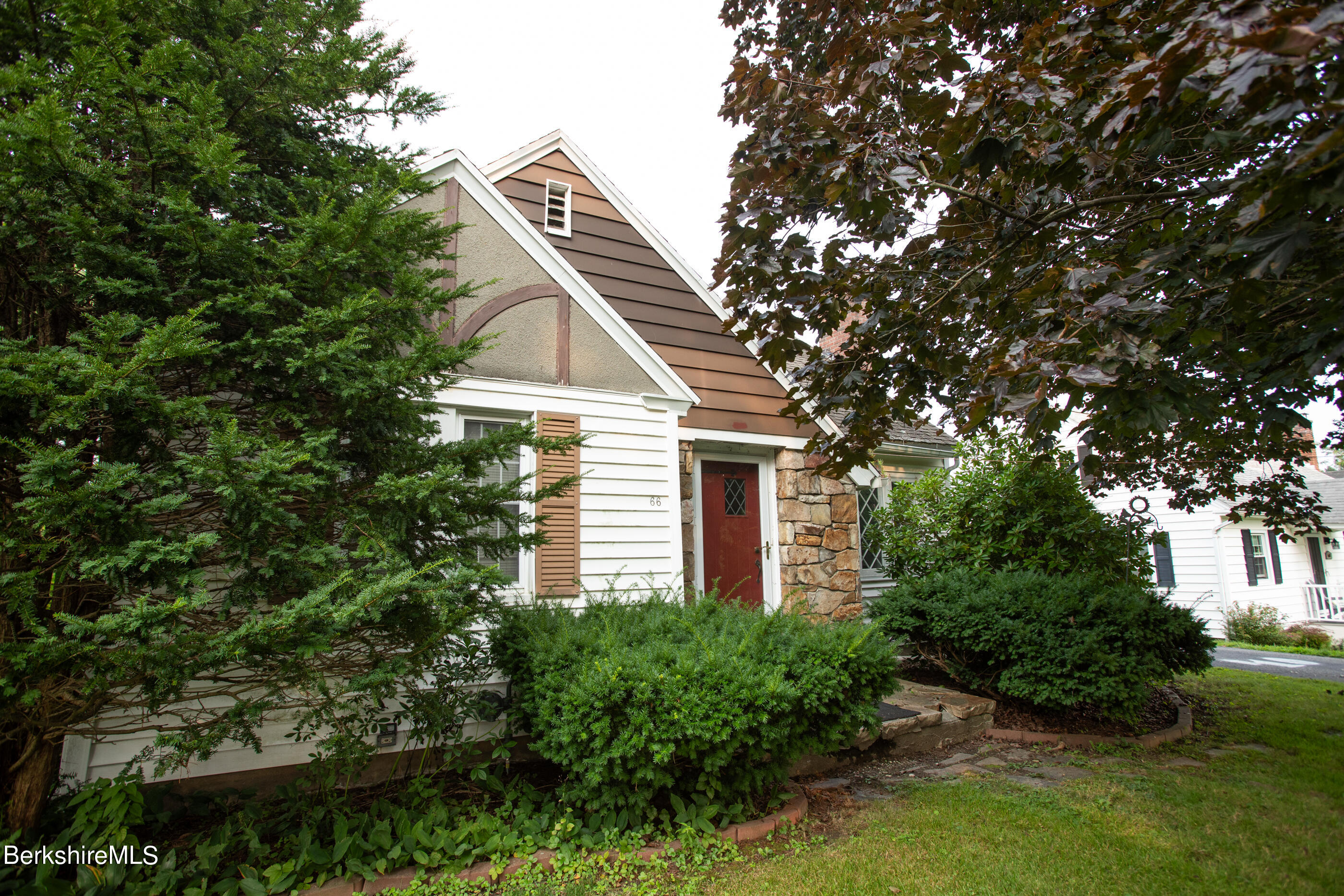 66 Ridgeway Avenue Pittsfield, MA 01201 - Photo 40 of 40 Front