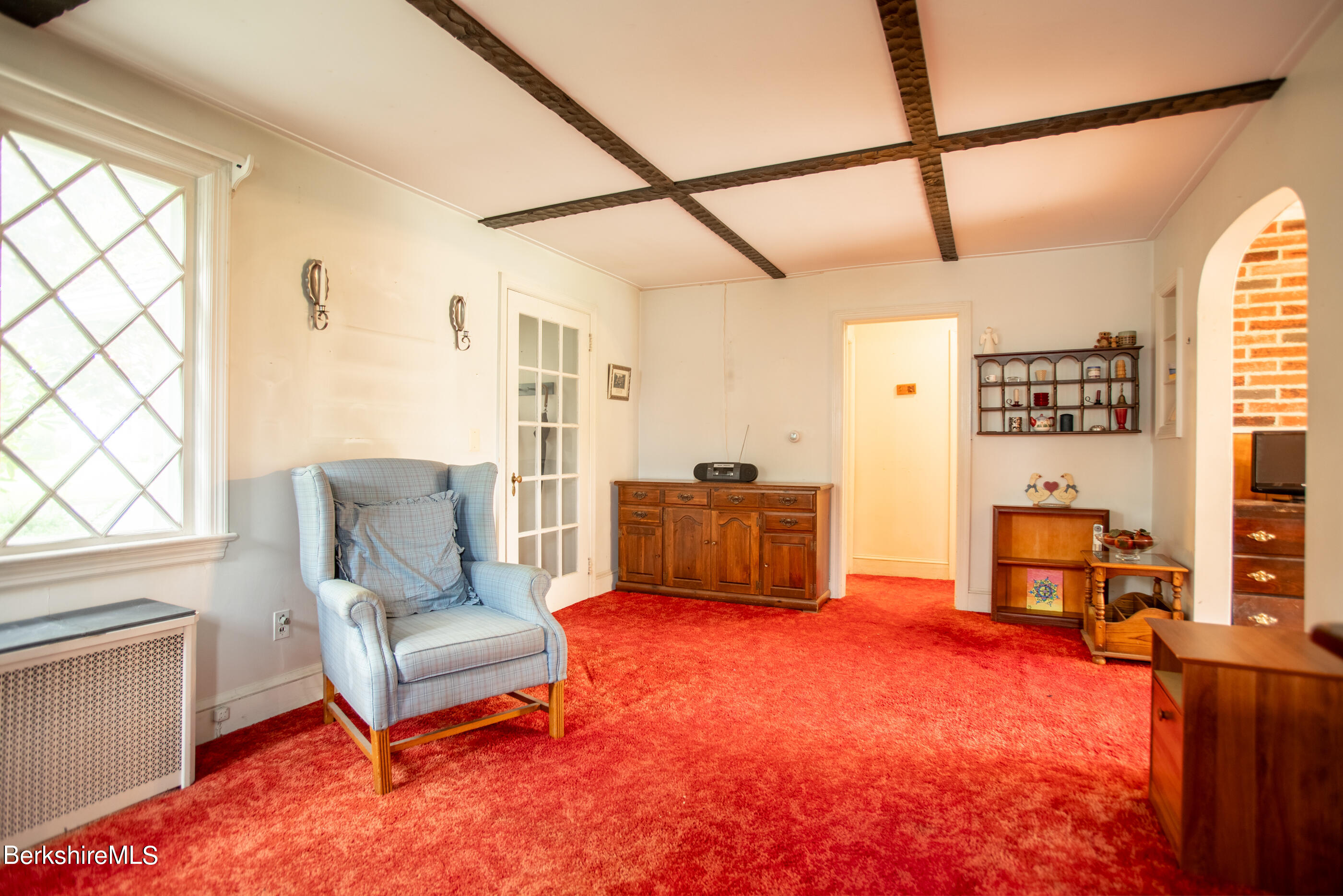 66 Ridgeway Avenue Pittsfield, MA 01201 - Photo 5 of 40 Living Room