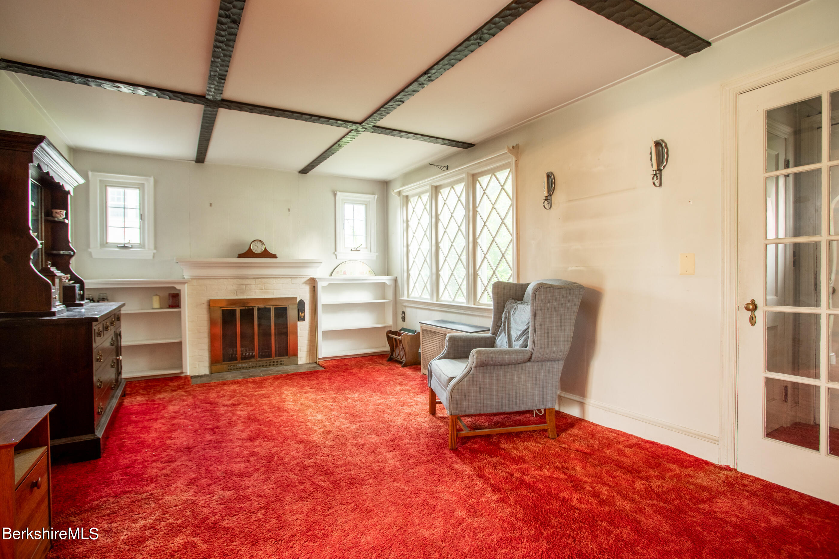 66 Ridgeway Avenue Pittsfield, MA 01201 - Photo 6 of 40 Living Room