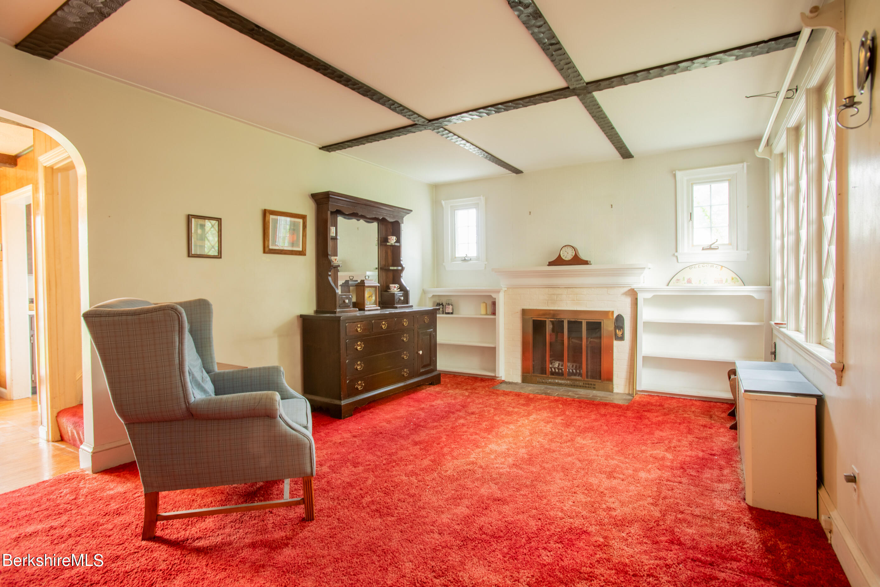 66 Ridgeway Avenue Pittsfield, MA 01201 - Photo 7 of 40 Living Room