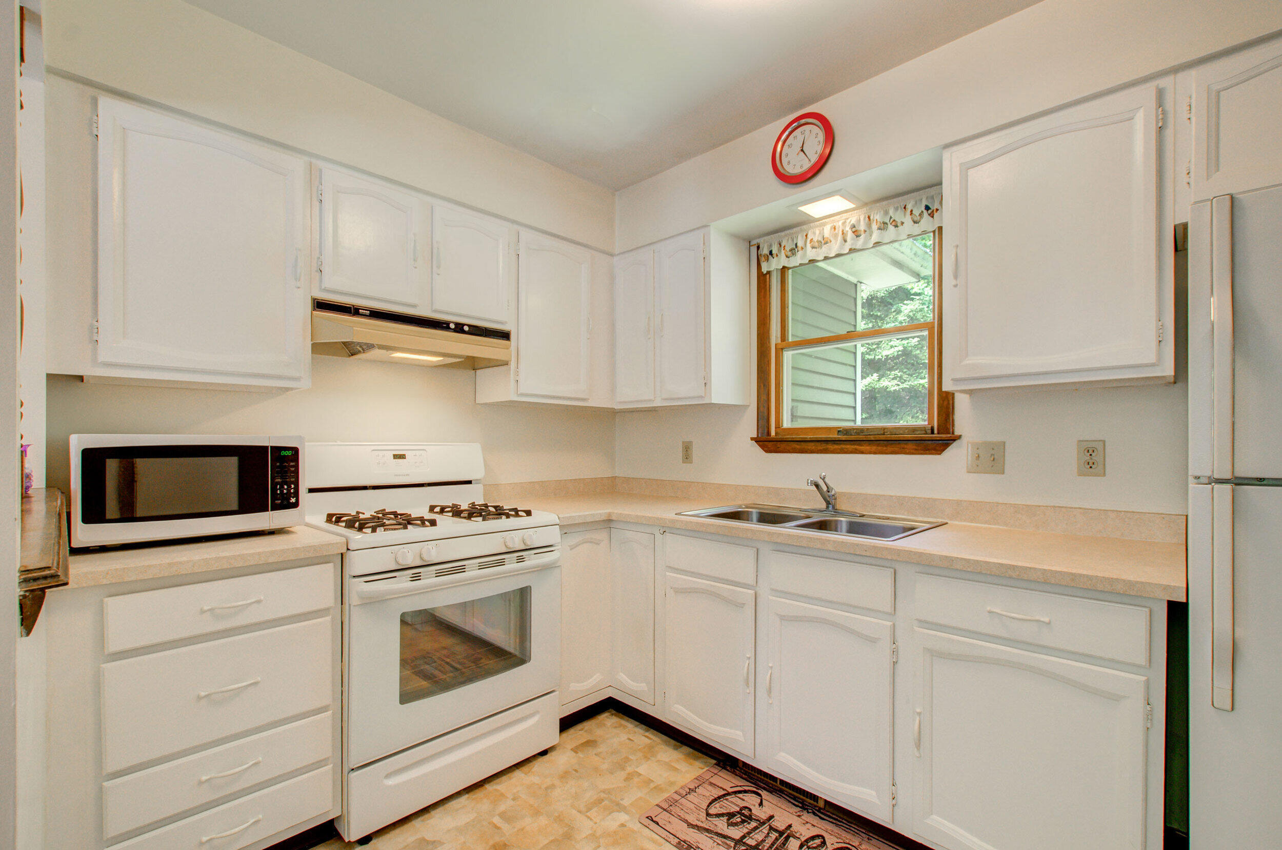 3926 Burkhart Road Jackson, MI 49201 - Photo 9 of 36 11