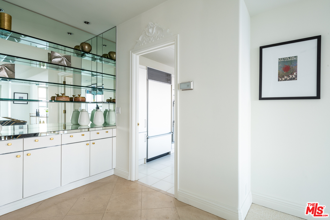 10580 Wilshire Boulevard, Unit 19SE Los Angeles, CA 90024 - Photo 11 of 24