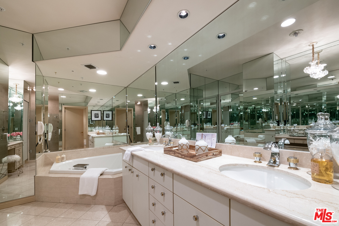 10580 Wilshire Boulevard, Unit 19SE Los Angeles, CA 90024 - Photo 19 of 24