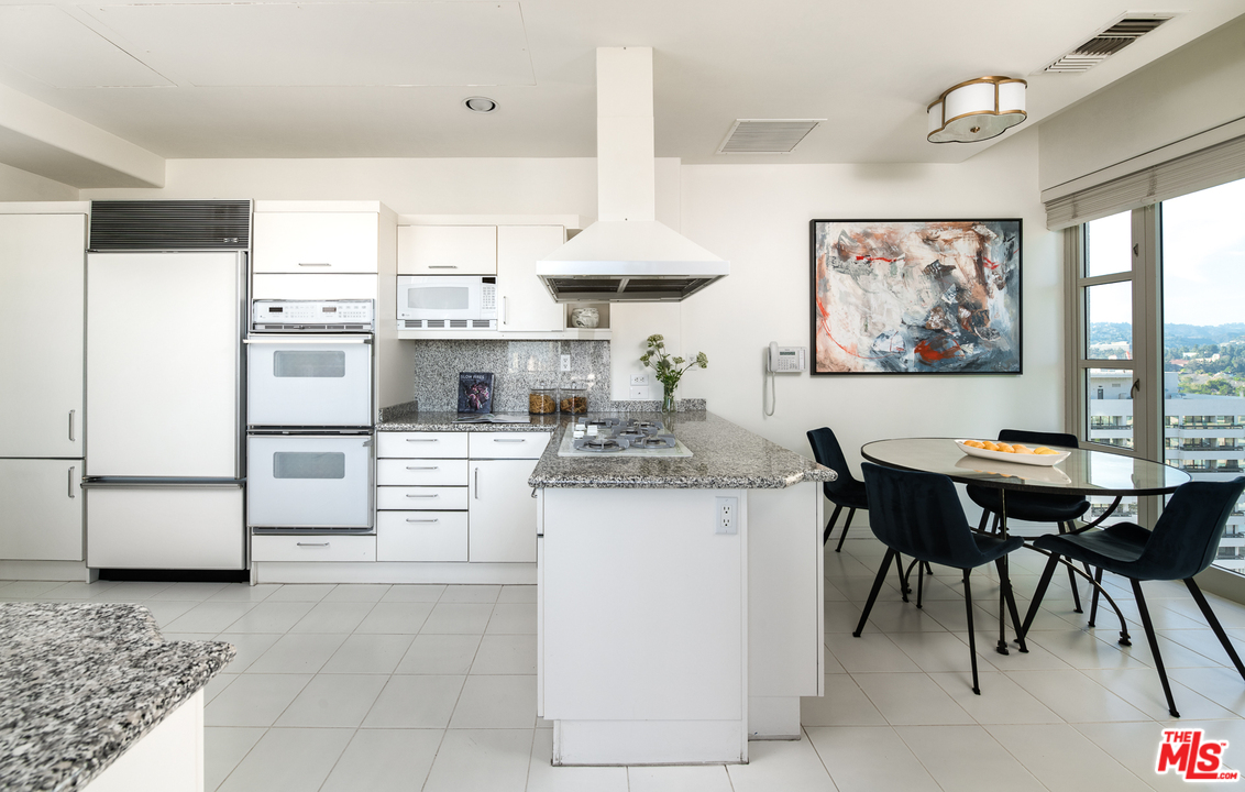 10580 Wilshire Boulevard, Unit 19SE Los Angeles, CA 90024 - Photo 10 of 24