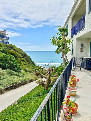 a view of entryway and hall