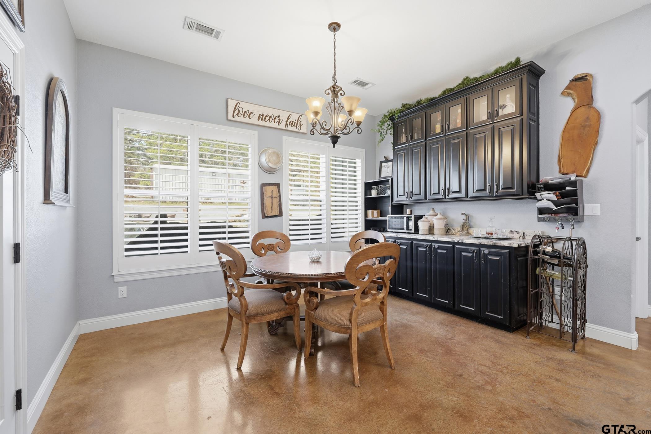 847 Calloway Road Marshall, TX 75670 - Photo 11 of 33 a dining room with furniture and window